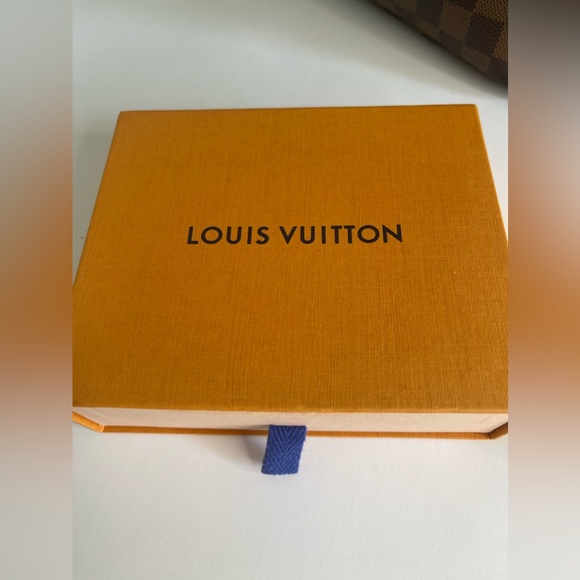 Louis vuitton Porte Cle LV Facet Key ring/Bag charm w/ Box and dust bag - Picture 11 of 11